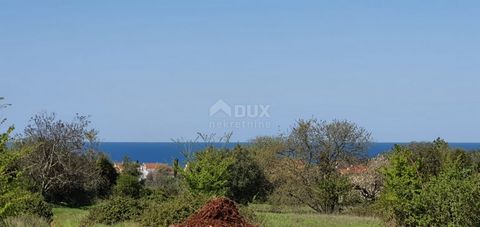 Location: Istarska županija, Poreč, Poreč. ISTRIEN, POREČ - Baugrundstück mit Projekt, Meerblick Die fast zweitausend Jahre alte Stadt Poreč liegt in einem vom Meer geschützten Hafen der Insel Sveti Nikola. Aufgrund seiner außergewöhnlichen geografis...