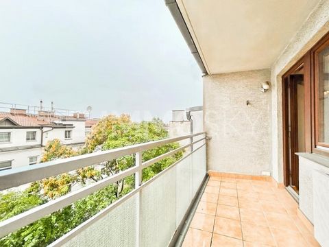 Top cut and top tied! This wonderful 3-room apartment on the 6th floor convinces with an optimal room layout (suitable for shared flats). Upon entering, you will enter the inviting anteroom, from which you can access the spacious living area with log...