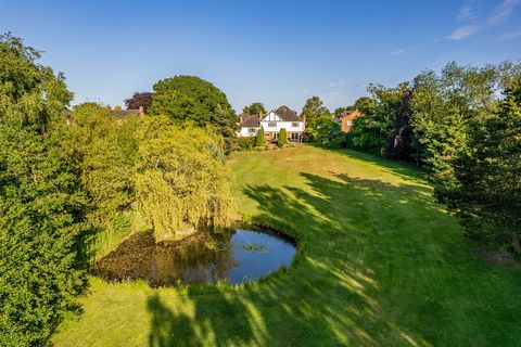 Ein äußerst attraktives freistehendes Anwesen mit 4 Schlafzimmern im begehrten Dorf Aglionby am Stadtrand von Carlisle. Das Anwesen befindet sich in einem etwa 1 Hektar großen Garten und bietet den fantastischsten und ununterbrochenesten Blick auf Sc...