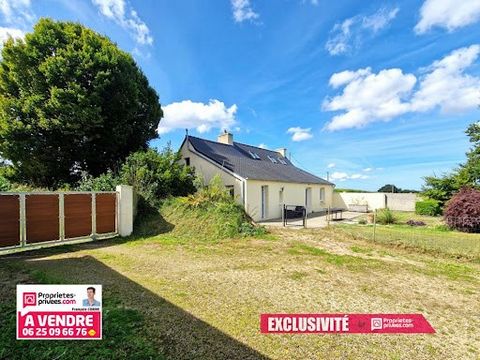 Idéalement située entre Morlaix et Plourin-lès-Morlaix, maison de campagne rénovée avec extension composée de l' entrée avec vestiaire, menant au salon-séjour confortable équipé d'un poêle à bois et ouvert sur la salle à manger avec un accès direct à...