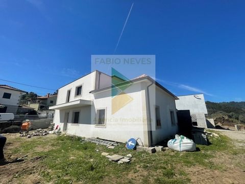 4+1 bedroom villa of new construction with completely above average quality located in the beautiful parish of Aguiã in Arcos de Valdevez. This new villa consists of ground floor and first floor as follows: - On the ground floor consists of living ro...