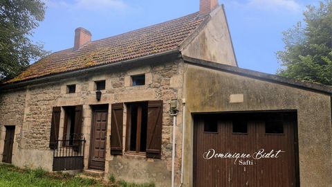 Située dans la charmante commune d'Échassières (03330), cette propriété bénéficie d'un environnement paisible et authentique, idéal pour ceux en quête de tranquillité. Nichée dans un cadre naturel préservé, cette maison offre un cadre de vie serein, ...