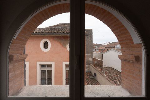 Come and discover this charming T3 Duplex, in the city center of Montauban, in a quiet building, full of character built in 1850 and with all the amenities. For your comfort, this property is located on the 3rd and last floor, the elevator, and the c...