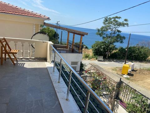 Deze vrijstaande villa met uitzicht op zee is gelegen in Selimpasa gebied van Istanbul Grote masterbedroom Tuin 300 m² Uitzicht op zee Dicht bij zee en strand 5 min. naar strand en kust 40 min. naar de nieuwe luchthaven van Istanbul 1 uur rijden naar...