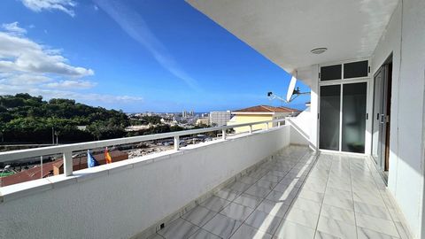 Appartement spacieux et lumineux à vendre dans le complexe Florida Park, à Costa Adeje. Cette propriété intérieure de 78m2 offre 2 chambres, 1 salle de bain, un salon confortable et une cuisine équipée. De plus, il dispose d’une terrasse de 20m² avec...