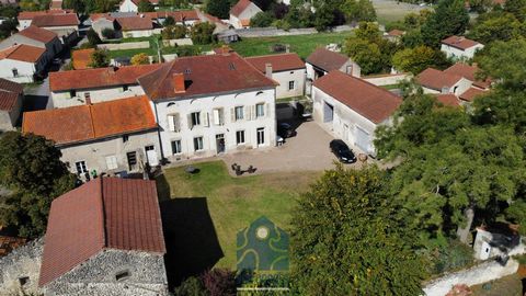 CHARROUX - Vos Agents vous proposent... une magnifique propriété située à Charroux, faisant partie des villages labellisés Plus Beaux Villages de France, situé à la frontière de l'Allier et du Puy-de-Dôme. Cette maison de Maître de 201m2 bâtie sur un...