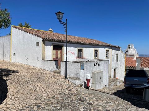 COMPLEJO DE EDIFICIOS EN LA MUY NOBLE Y SIEMPRE LEAL ALDEA DE MARVÃO - ALENTEJO. El complejo de edificios situado dentro de las murallas de la aldea de Marvão, tipología T5, consta de: VIVIENDAS Y NAVES PARA ACTIVIDAD INDUSTRIAL. LA VIVIENDA se compo...