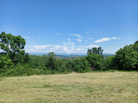 Location: Istarska županija, Poreč, Poreč. Land with building permit in an attractive location! Land for sale in a beautiful location, surrounded by nature, only 15 minutes drive from the city of Poreč. The land is ready for construction, with an ele...