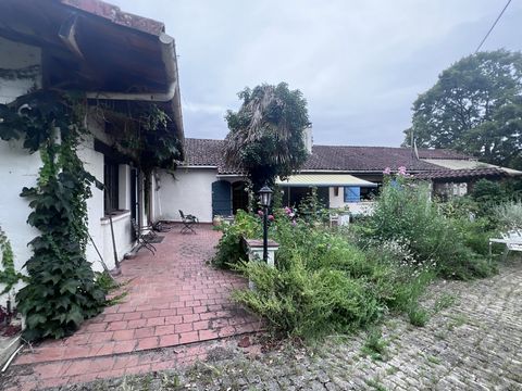 ENCANTADORA FINCA CON TERRENO En una zona tranquila y sin vecinos en el corazón del campo se encuentra esta encantadora finca en una superficie de aproximadamente 5760 m² de terreno que incluye numerosos árboles frutales con tres entradas diferentes....