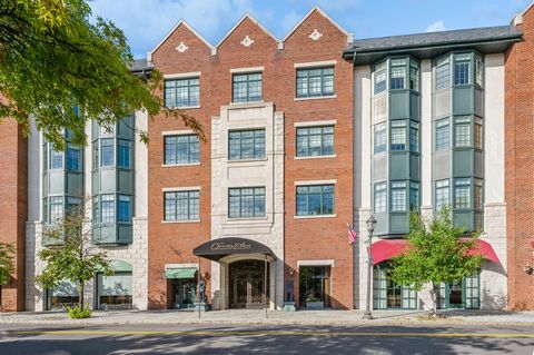 This beautifully refreshed 2 bedroom/2.5 bath condo in Scarsdale's coveted Christie Place has it all! Move right into this exceptional sun-filled and open unit featuring walls of windows, 9' ceilings, a high-end Kitchen (with Viking appliances), spa-...