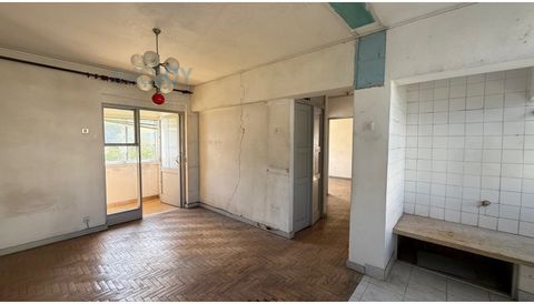 Te presentamos este apartamento de 3 dormitorios, situado en la Rua General Silva Freire, en el emblemático Bairro da Encarnação, en Lisboa. Insertado en la segunda planta de un edificio sin ascensor, el inmueble se encuentra en un estado que necesit...