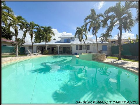 A VENDRE A KOUROU (97310) UNE MAGNIFIQUE PROPRIETE T7 DE 221 m² - TERRAIN DE 813 m² - AU PRIX DE 646 000
