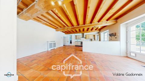Gensac-La-Pallue, à vendre, Maison de Maître, en pierre, 6 chambres, piscine, grange de 118 m2, le tout sur une parcelle cadastrée de 1314 m2