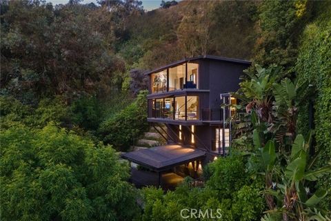 Perched high above the Sunset Strip, this newly reimagined sleek and sculptural, Roger Davis designed VIEW home, embodies elevated living- where form, function, and emotion converge. Beauty and symmetry are celebrated throughout the conscious combina...