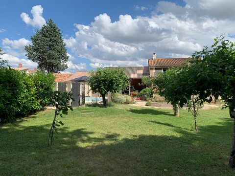 Maison à vendre maison de charme de 172m²- 3 chambres - vie de plain-pied -piscine à 15minutes de Doué la Fontaine