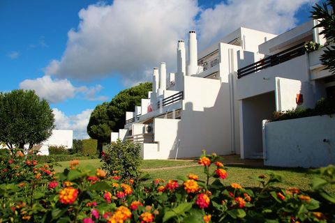 Se réveiller avec le soleil qui entre par la fenêtre, prendre son petit-déjeuner sur le balcon et se rendre compte que l'on est exactement là où l'on doit être. N'est-ce pas ce que vous recherchez dans une maison ? Cette villa jumelée de deux chambre...