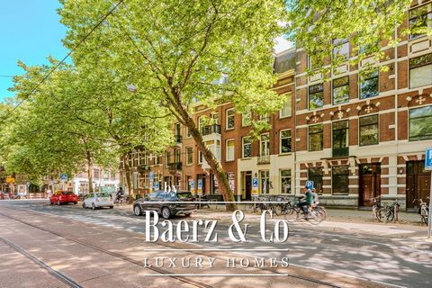 Sarphatipark 136-2, 1073 EE Amsterdam Op een van de mooiste locaties van Amsterdam, direct aan het geliefde Sarphatipark in hartje De Pijp, bevindt zich dit karaktervolle dubbel bovenhuis van ca. 143m² gelegen op eigen grond. Een woning die sfeer en ...