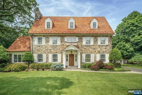 Situated on nearly an acre in Old Short Hills, this timeless fieldstone Colonial offers a rare balance of architectural significance and livability. From its classic facade to elegant proportions, the home invites you in with presence and warmth. Ins...
