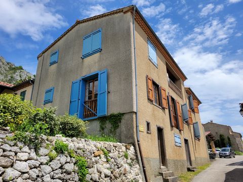 Maison de village T6 de 160 m² avec jardin et vue sur les Pyrénées.