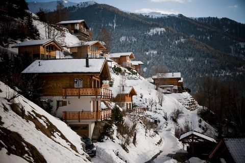 Stay in this charming apartment in Veysonnaz, Switzerland, ideal for families and accommodating up to 8 guests. Key Features: Valley view Balcony Fireplace Parking WiFi Accommodation Details: 4-star, 125 m² ground-floor apartment Bright living room w...