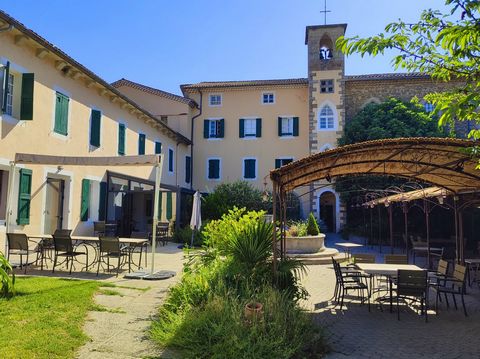Ancien couvent avec chapelle  1 400 m² à réinventer au cur de Les Vans