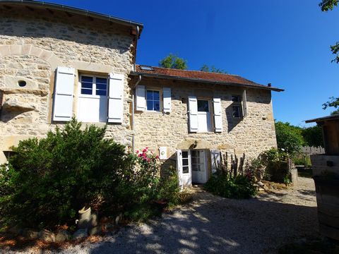 Belle maison en pierres dans un hameau calme