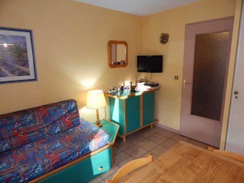 The Residence Guisanel in Serre Chevalier 1200 is a 5 storey building with a lift. It is located just 150 m from the ski lifts and ski school. The shops and the main centre of Serre Chevalier are 400 m away. The Guisanel is a family friendly residenc...
