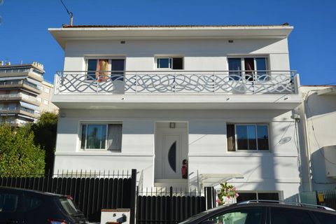 House Level 3, View Unobstructed, Position Ouest / Est, General condition Très bon, Kitchen Separate fitted, Heating Gas, Cleansing Modern sanitation, Living room surface 30 m² Bedrooms 5, Shower 3, Toilet 3, Terrasses 2 Environment house Maison de v...