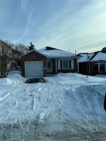 Welcome To 850 Westwood Situated In A Great Area Close To The Mall. 3+1 Bed 2 Bath With Open Concept Living. $$$ Spent On Renovations. Massive Backyard With Tons Of Outdoor Space. Gas Fireplace On The Lower Level Rec Room. This Home Is A Must See!