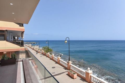 This Penthouse is a wonderful beach house in Melenara that can accommodate up to 8 people. It counts on a fantastic covered terrace with breathtaking seaviews. This is a unique accommodation in the beach of Melenara, with spacious areas all througout...