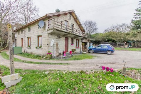 Saint Paul-Lizonne is a peaceful little town of 276 inhabitants, located in Nouvelle-Aquitaine. Come and visit this house of 155 m², built in 1961, on a plot of 2620 m². The property is divided into 2 apartments sold rented. The 1st is a duplex of 3 ...