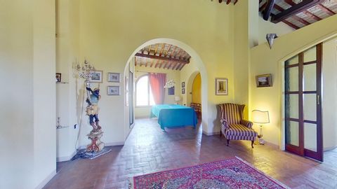 The spaces are enchanting, the high vaults and the many windows give the whole house an incredible sense of spaciousness. We are in Calci (PI), from the windows you can see the whole valley and on warm summer evenings the rooftop terrace is the ideal...