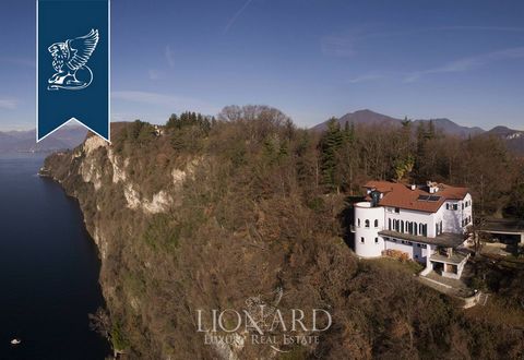 This splendid villa for sale, located on the Lombard shore of the Lake Maggiore, is spread over three floors above ground, plus a basement which can accommodate a spacious tavern and a lovely turret. The ground floor houses technical rooms, a bathroo...
