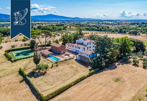 In a wonderful panoramic position near Arezzo there is this finely-renovated 16th-century estate with six hectares of grounds for sale. This is a place of great peace privacy, ideal for appreciating this area's typical rural atmosphere. This pro...