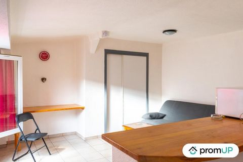 This studio located on the 4th floor, with a living area of 24 m² is very well arranged, all m² are optimized for a functional layout. Refreshment and insulation work on the windows is to be expected to put it totally to your taste and create a comfo...