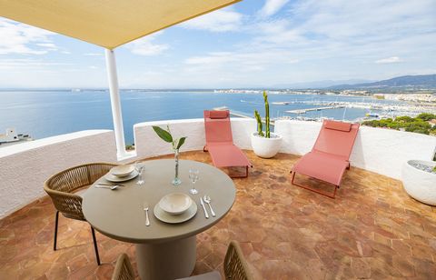 Cómodo apartamento tipo estudio con capacidad para 2 personas donde podrá disfrutar de las múltiples oportunidades que ofrece la Costa Brava. Tiene una terraza privada desde la que se pueden contemplar unas magníficas vistas a la Bahía de Roses. En l...