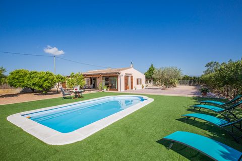 We welcome you to this cozy cottage for 4 people located near Montuïri, with a swimming pool and manicured exteriors. It invites you to enjoy the tranquility of the Plains of Mallorca. Welcome to this house near Montuïri, one of the rural areas of Ma...