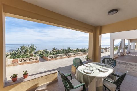 Welcome to this wonderful house for 5 people in Denia. It offers a great terrace on the seafront of the beach of Santa Ana, in Denia. If you love houses by the sea, this one will be the best to spend unforgettable moments! While admiring the sea, you...