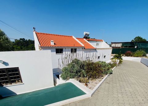 Villa with mezzanine, annexes and 1.758 sqm land near Caldas da Rainha Are you looking for a house with land in a quiet and pleasant area and at the same time close to all services and amenities? This beautiful property is located in a village about ...