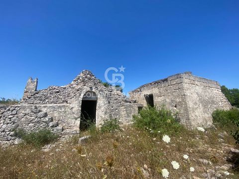 PUGLIA. Ceglie Messapica TRULLI TO BE RENOVATED Coldwell Banker offers for sale, exclusively, two separate trulli a few steps from the Apulian aqueduct, with private entrance from the cycle path, in the countryside of Ceglie Messapica. Each trullo co...