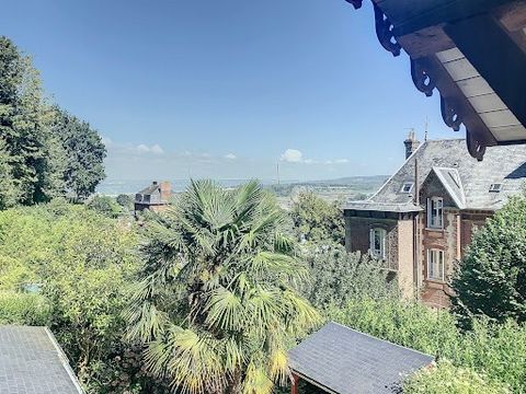 A LUSH GREEN CORNER OF HEAVEN IN HONFLEUR MONUMENTA REAL ESTATE specializes in historic renovated properties. We are listing this RARE FIND, A STUNNING PROPERTY ON THE EIGHTS HONFLEUR ENJOYING VIEWS OVER THE ESTUARY. THE PROPERTY COMPRISES 2 BEAUTIFU...