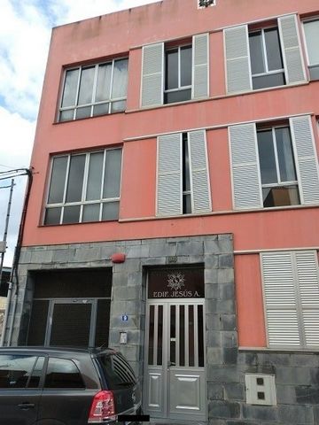 Set of three offices located in the municipality of San Cristobal de la Laguna, province of Santa Cruz de Tenerife. It has a constructed area of 211.81 m², 124.73 m² and 124.73 m², approximately. It is located close to the center of the population, s...