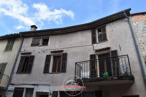 BOUYON, About 16 km from CARROS, In village house, Large apartment type 4 rooms, duplex, with a living area of about 115 m2, composed of a large living room opening onto balcony, a dining room, an open kitchen to convert, a pantry, a bathroom with to...