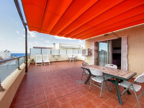 Référence: 03467. Bienvenue chez Nous Property !   Spectaculaire Penthouse en Duplex à Vendre à Alcalá, Guía de Isora, Tenerife   Découvrez cette magnifique propriété entièrement équipée avec un mobilier moderne et de grande qualité. Avec des apparei...