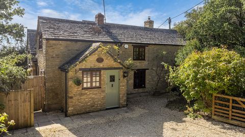 Heath Cottage is a very special cottage, perfectly placed on the edge of Finstock in Oxfordshire. This superb property has been brought to life by the current owners, who have put their heart and soul into renovating and upgrading the property to cre...