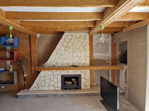 Village house in Sournia, to renovate, part has already been done, double glazed windows, doors, insulation. Currently, 6 bedrooms, to be reviewed, 2 bathrooms with modern bath, 2 toilets, an open fitted kitchen, working fireplace, electric water hea...