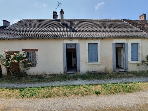 In the heart of the town center of Vendoeuvres, at the gates of the Brenne park, Thierry LAGACHE offers you this type 4 village house of about 90m2 with a beautiful plot of land at the back of about 1200 m2, at the heart of the village. renovate. It ...