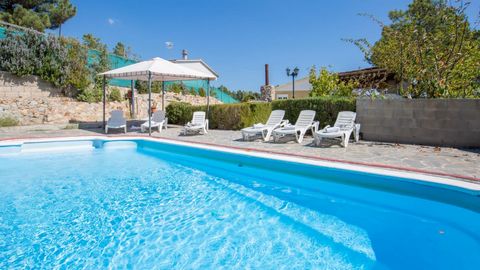 80 m2 villa (+ 800 m2 plot) located in Lloret de Mar, 9 km from the beach and the center of Lloret, in the quiet housing development of Aiguaviva Park. In the northeast of the Iberian Peninsula, a most perfect mix of colors is what you find on the Co...