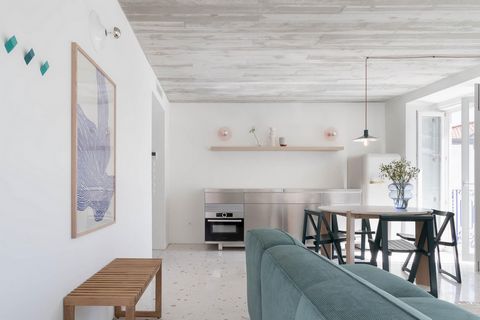 Welcome to Alfama Patio - a beautifully designed peaceful nest perched on Lisbon’s spectacular Miradouro Portas do Sol, Alfama Patio, a unique 2 bedroom apartment of 100 sqm with its own private terrace and view to the river. Inserted in a sophistica...