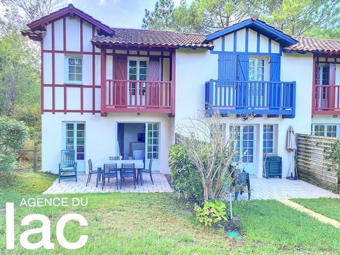 Located in the heart of a wooded residence, with access to a swimming pool, on the edge of the beautiful Moliets golf course and close to the beach, this charming two-bedroom duplex home is an opportunity not to be missed. On the ground floor, you wi...